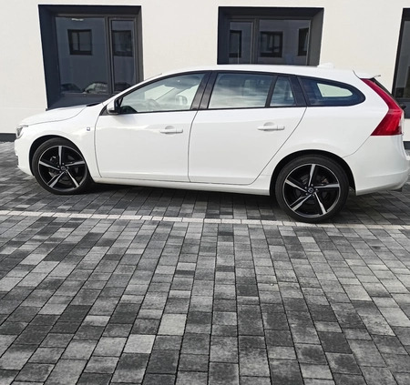 Volvo V60 cena 46900 przebieg: 227000, rok produkcji 2015 z Kraków małe 191